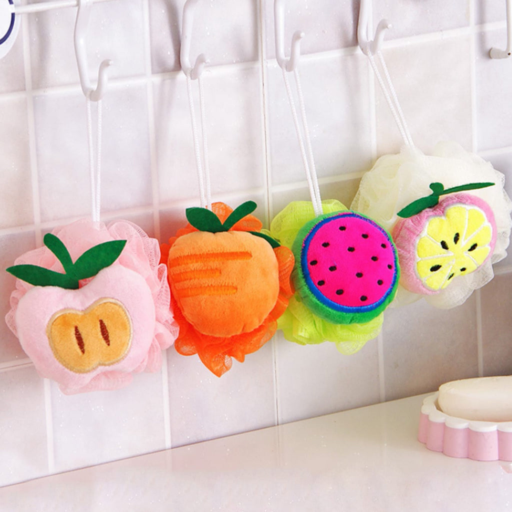 4pièces Éponges de bain de dessin animé sur le thème des fruits pour les jeunes - Billes de douche douces et non dispersées avec des designs mignons de fraises, d'ananas, d'orange et de melon, parfaites pour les garçons et les filles