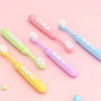 10pcs Brosses à Dents Douces pour 3-6 Ans - Poils en Nylon Ultra-Doux, Manches Colorées avec Lettres & Personnages A-Z, Doux sur les Gencives, Design Ergonomique pour l'Hygiène Buccale des Enfants, Soins Dentaires Amusants, Étui de Rangement Transparent